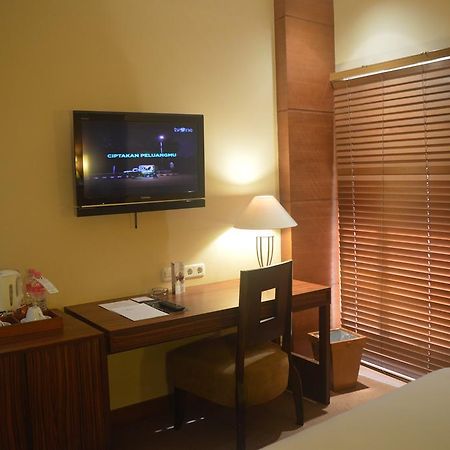 Hotel Mutiara Malioboro Jogjacarta Exterior foto