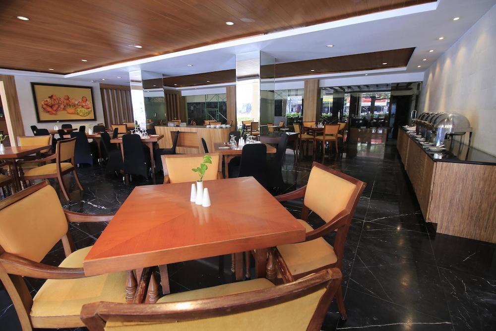 Hotel Mutiara Malioboro Jogjacarta Exterior foto