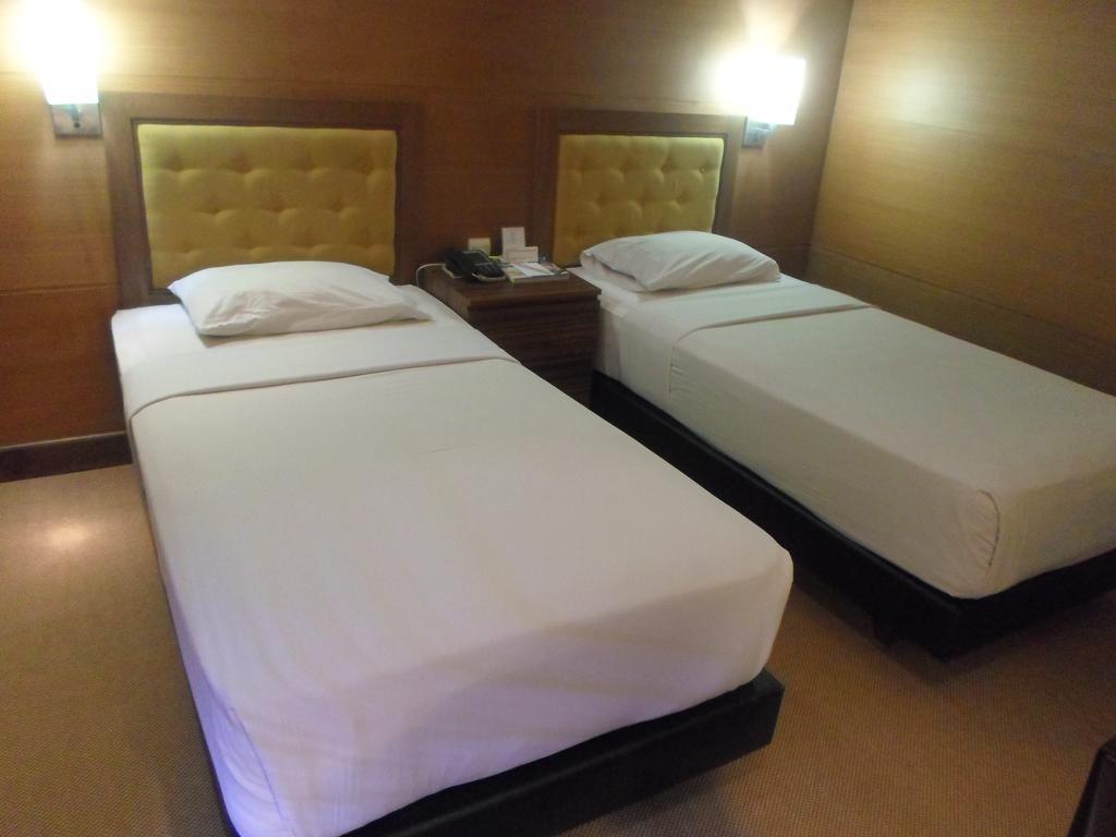 Hotel Mutiara Malioboro Jogjacarta Exterior foto