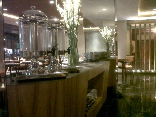 Hotel Mutiara Malioboro Jogjacarta Exterior foto