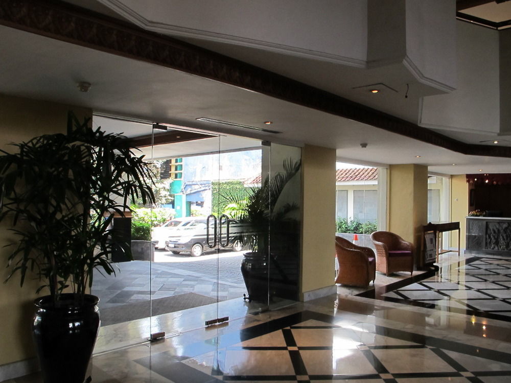 Hotel Mutiara Malioboro Jogjacarta Exterior foto