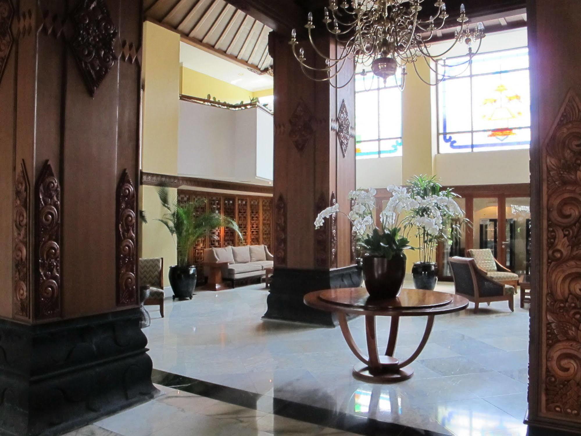 Hotel Mutiara Malioboro Jogjacarta Exterior foto