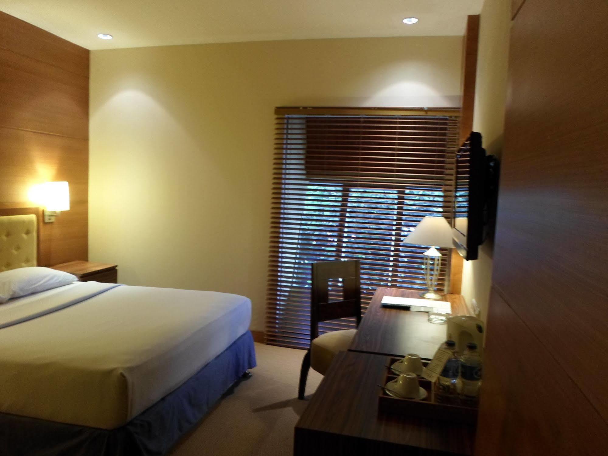 Hotel Mutiara Malioboro Jogjacarta Exterior foto