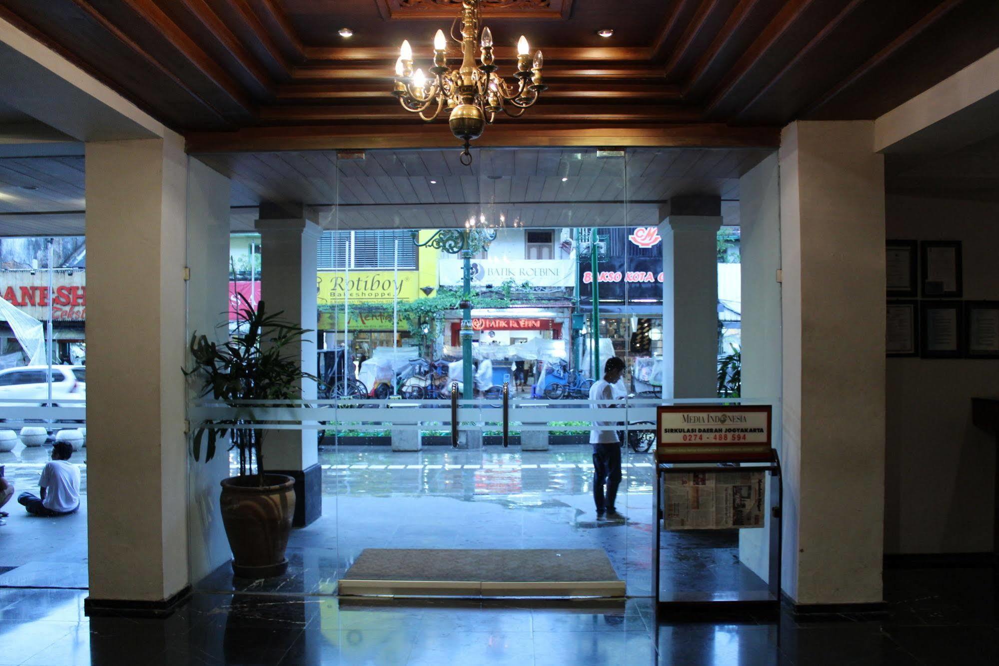 Hotel Mutiara Malioboro Jogjacarta Exterior foto