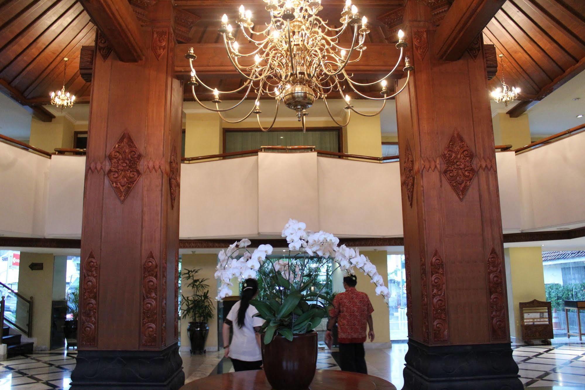 Hotel Mutiara Malioboro Jogjacarta Exterior foto