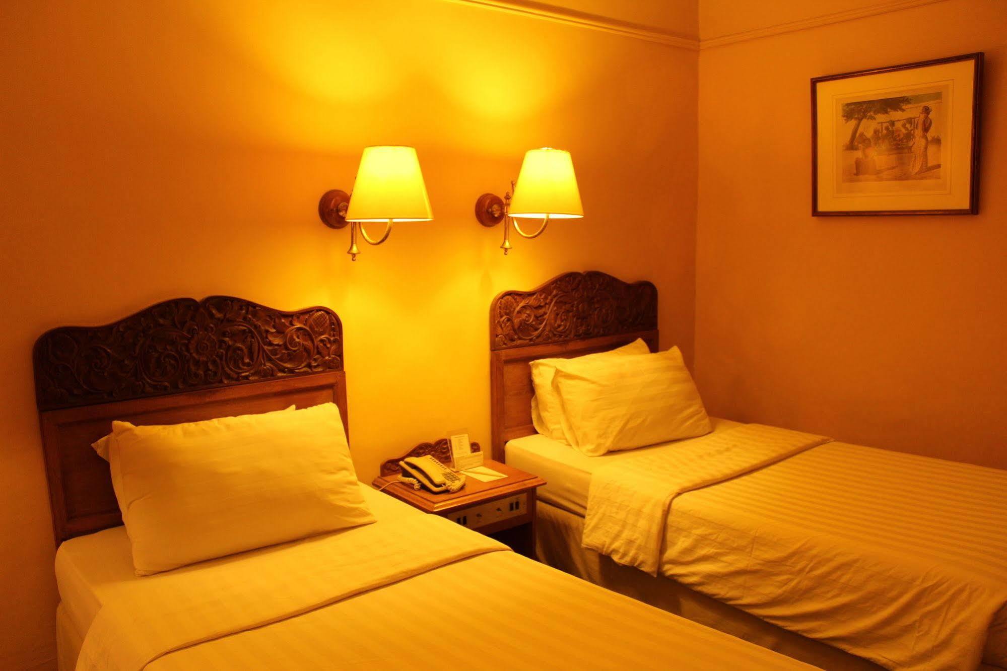 Hotel Mutiara Malioboro Jogjacarta Exterior foto