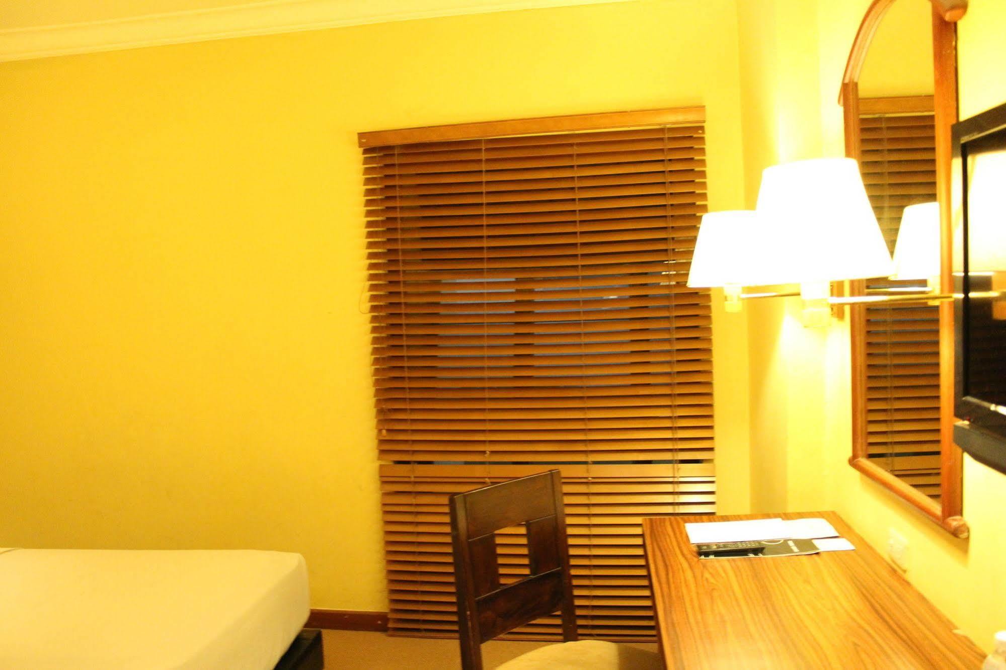Hotel Mutiara Malioboro Jogjacarta Exterior foto